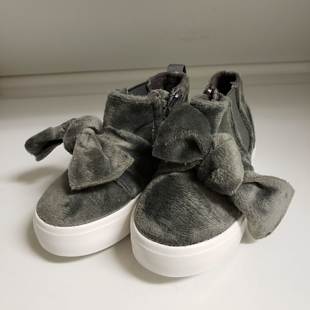 Capelli New York Toddler Fashion Bow Side Zip Sneakers Size 5
